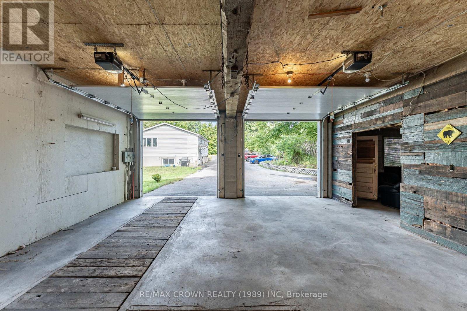 717 AIRPORT ROAD - Image 39