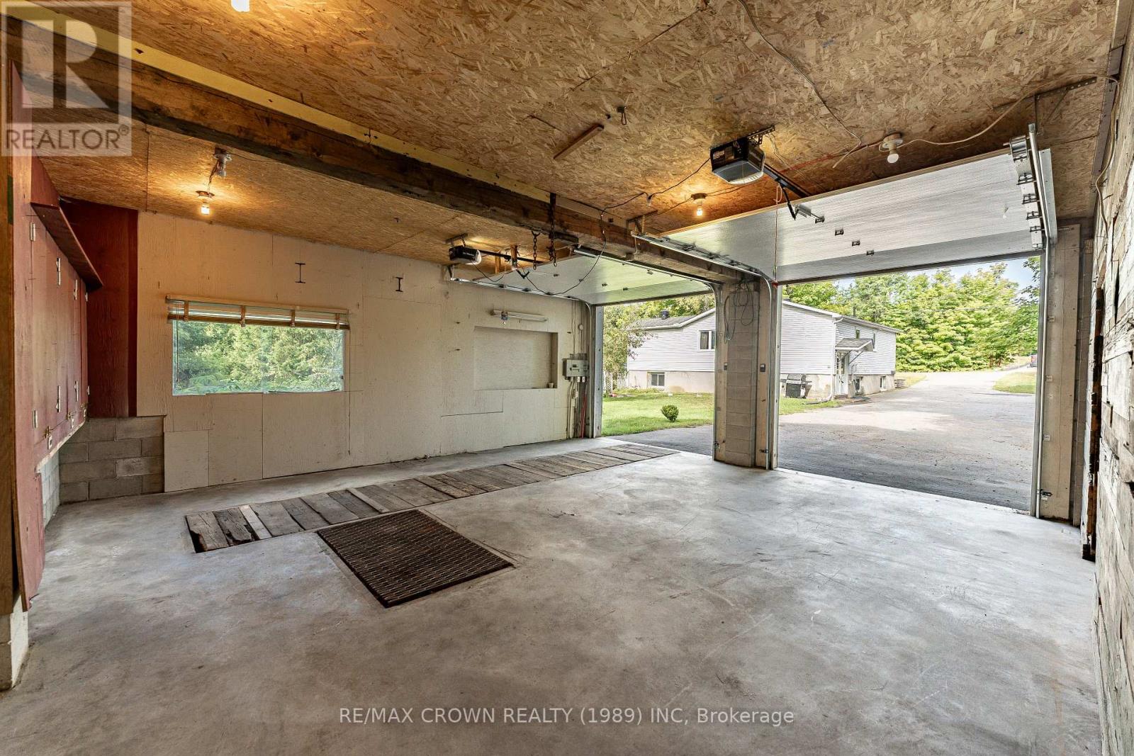 717 AIRPORT ROAD - Image 40