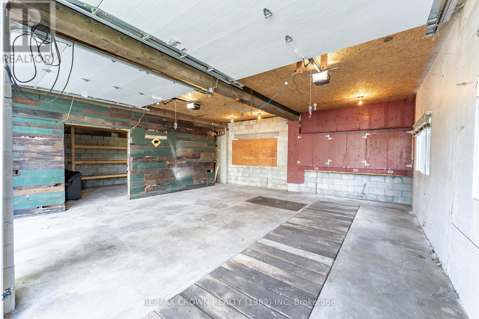 717 AIRPORT ROAD - Image 43
