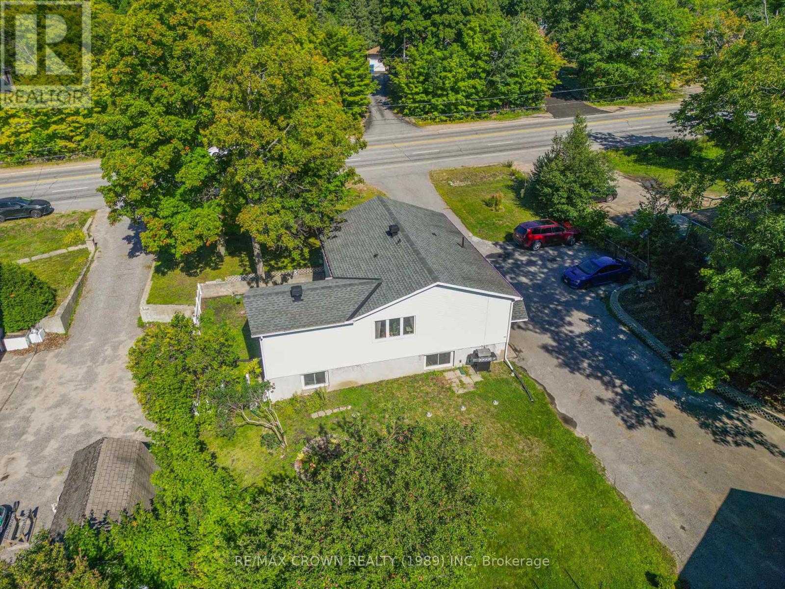 717 AIRPORT ROAD - Image 45