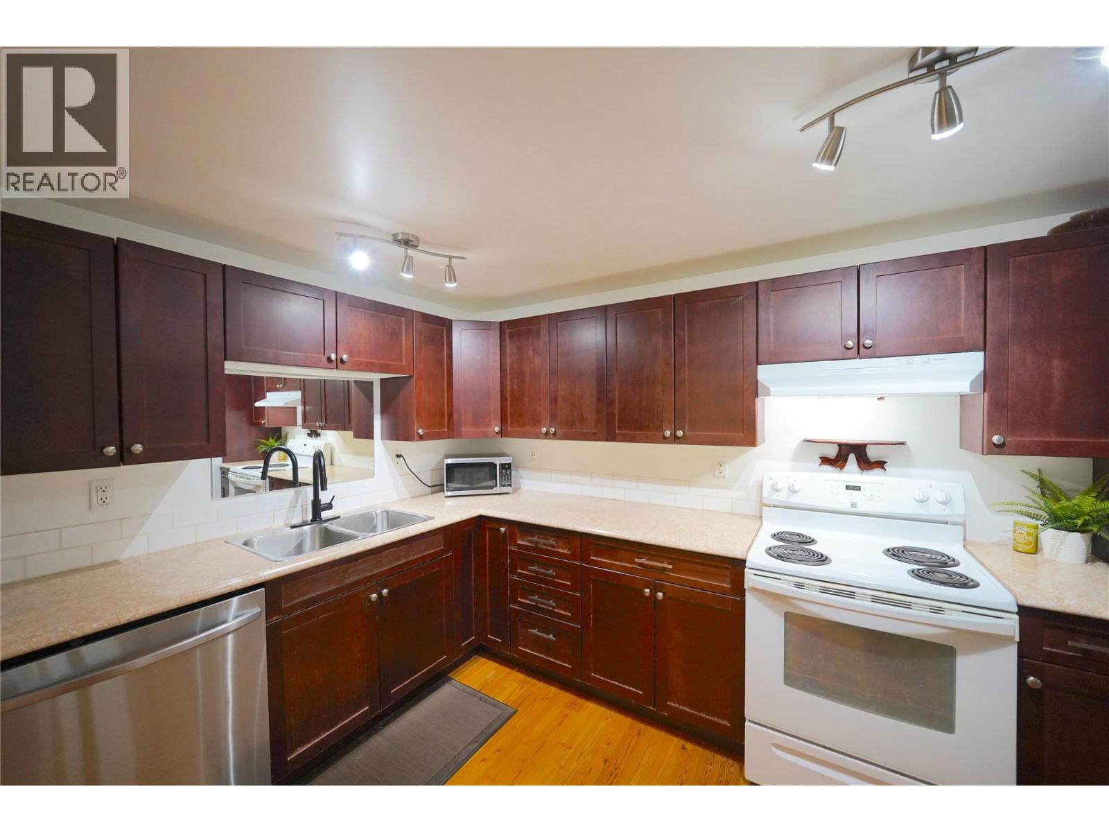 245 Alexander Road - 19