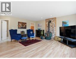 1481 Shaughnessy Place, Gibsons, BC V0N1V5 Photo 14