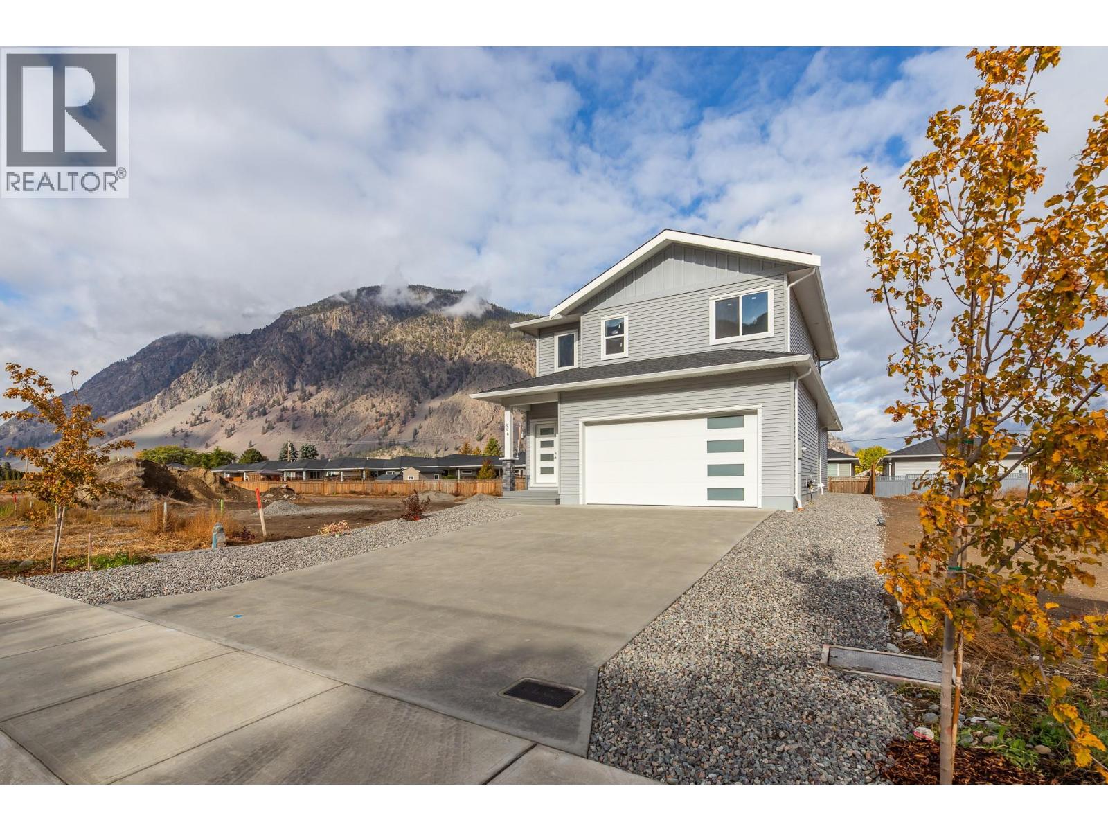 396 11th Avenue, Keremeos