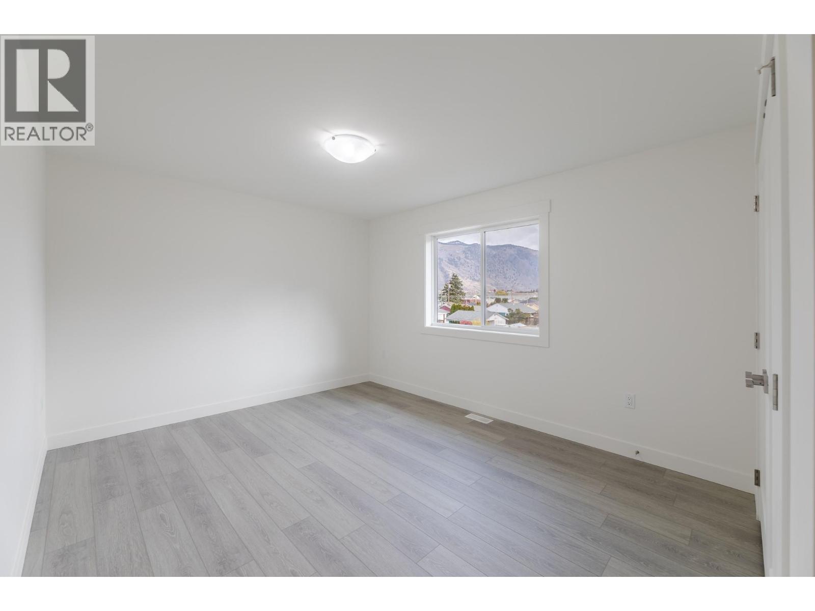 396 11th Avenue, Keremeos