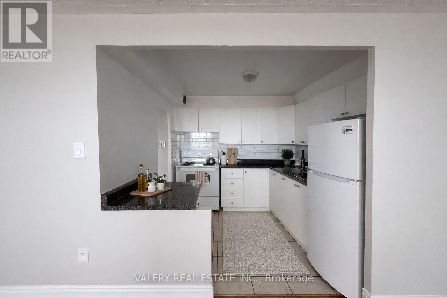 #100 890 Jane Street, Toronto (Rockcliffe-Smythe), Ontario, M6N4C3, Toronto (Rockcliffe-Smythe), Ontario — photo 3 of 5
