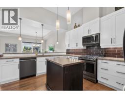 5pc Ensuite bath - 1394 Glenview Avenue, Kelowna, BC V1Y9R8 Photo 7