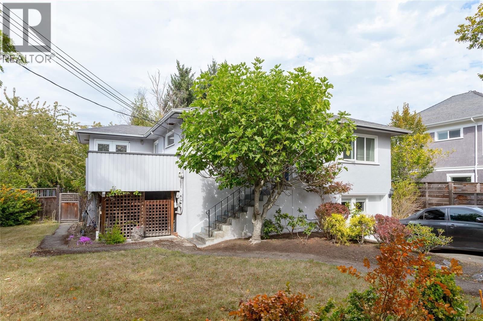  2068 Milton Street, Oak Bay