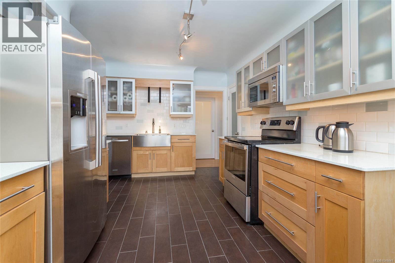  2068 Milton Street, Oak Bay