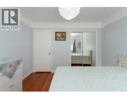 Living room - 2068 Milton St, Oak Bay, BC V8R5A4 Photo 12
