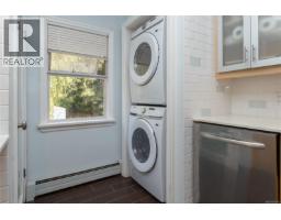 2068 Milton St, Oak Bay, BC V8R5A4 Photo 16