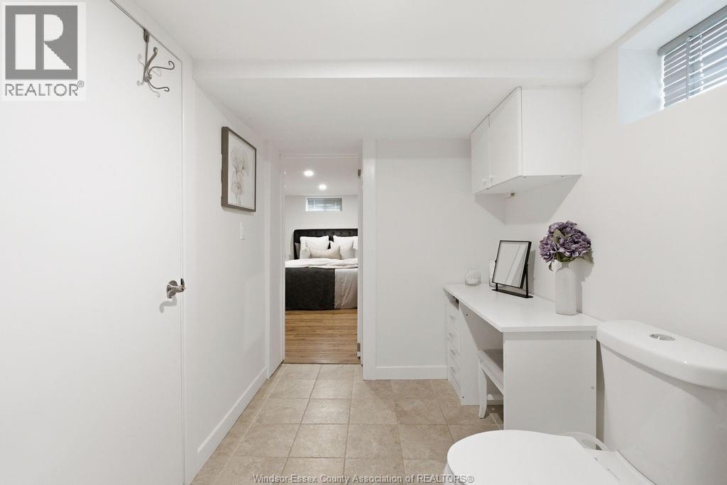 1208 BELLEPERCHE - Image 32