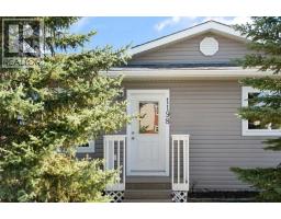 Living room - 1198 Kildeer Close, Didsbury, AB T0M0W0 Photo 8