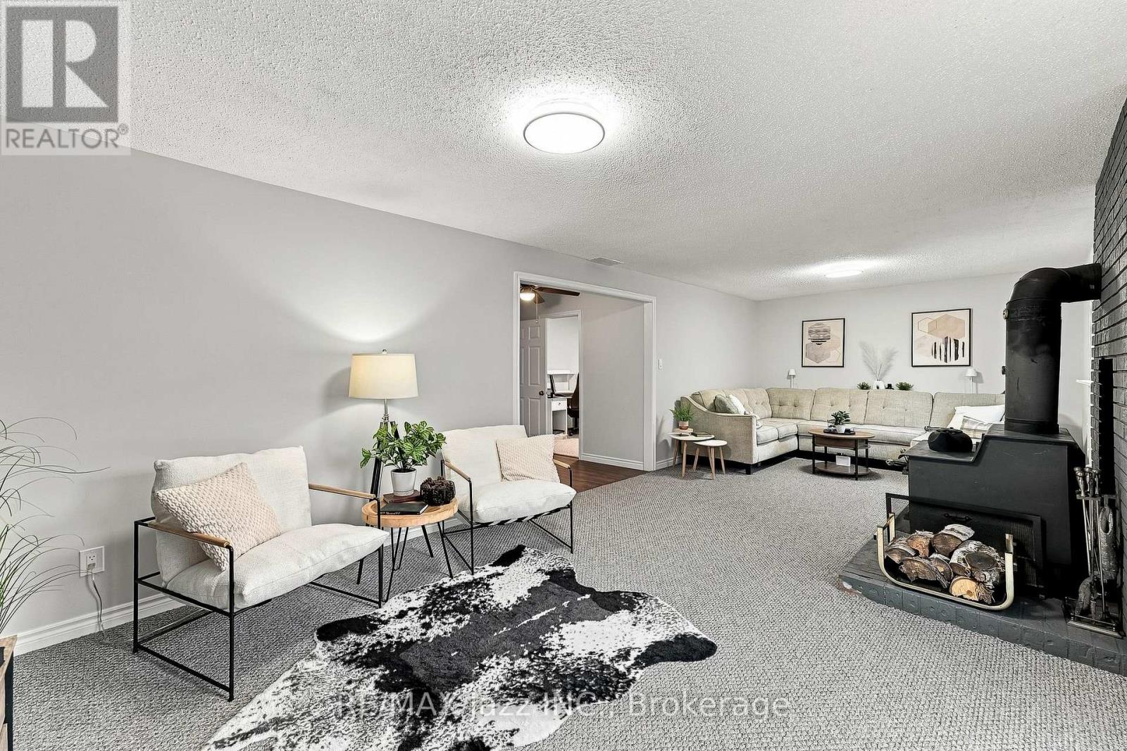 76 CHESTER CRESCENT - 17