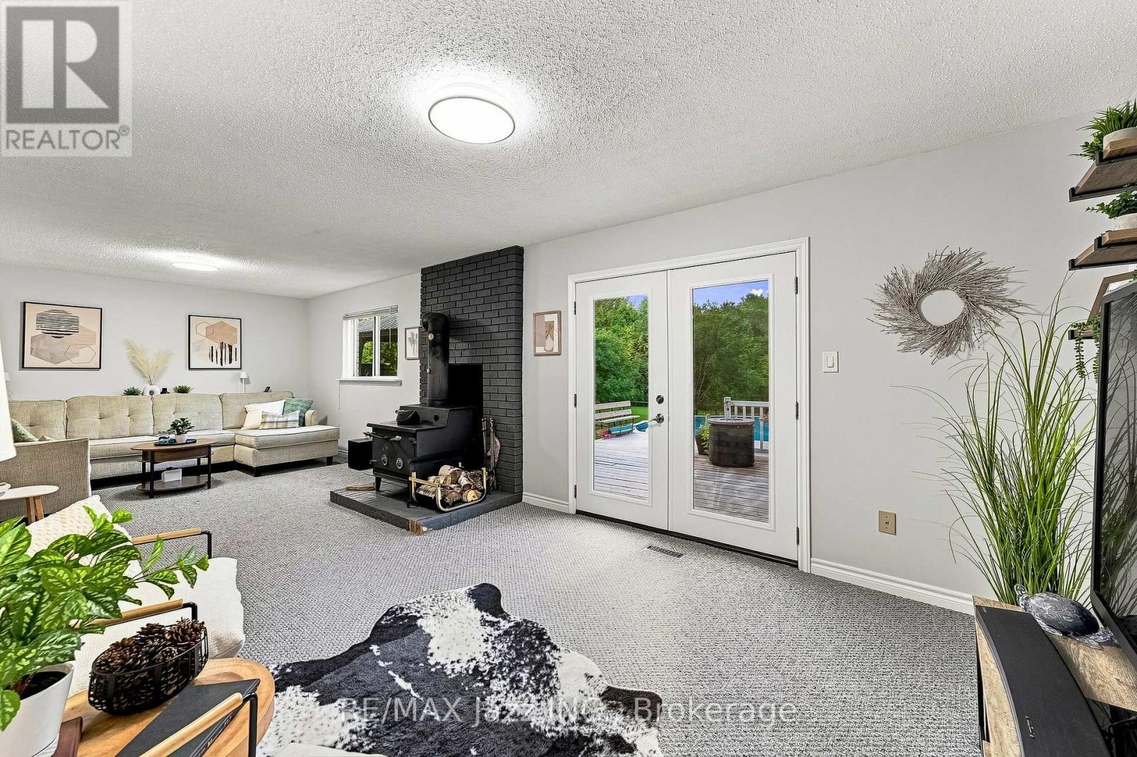 76 CHESTER CRESCENT - 18