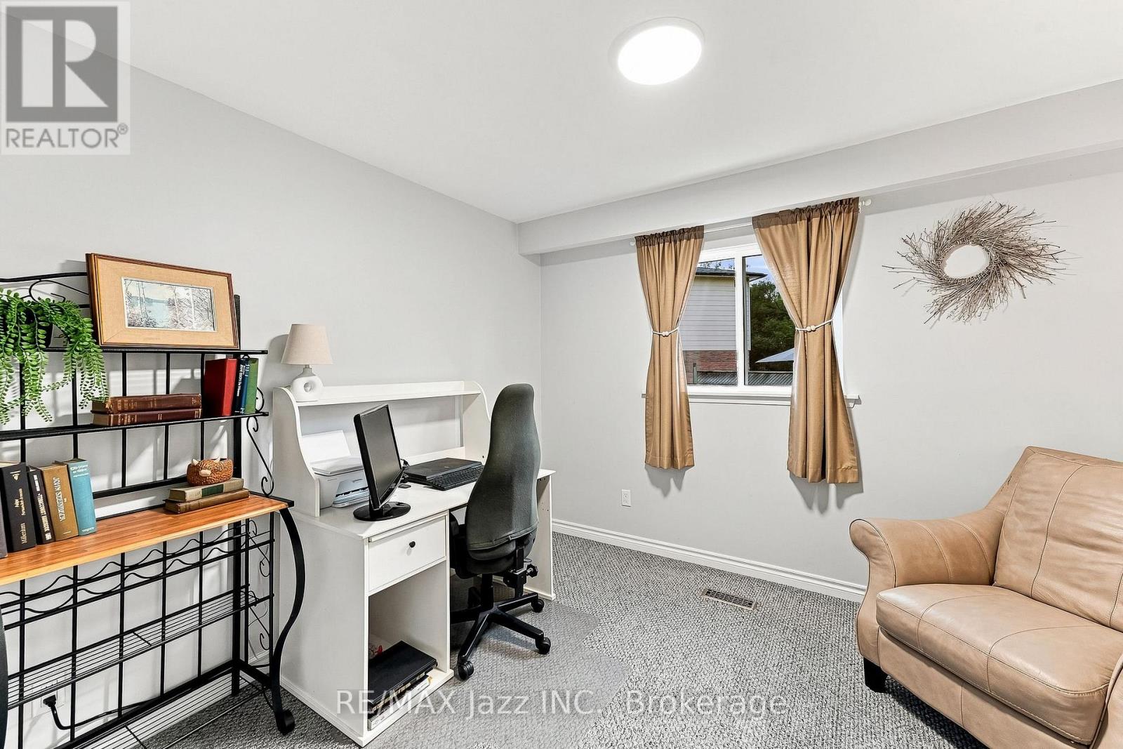 76 CHESTER CRESCENT - 24