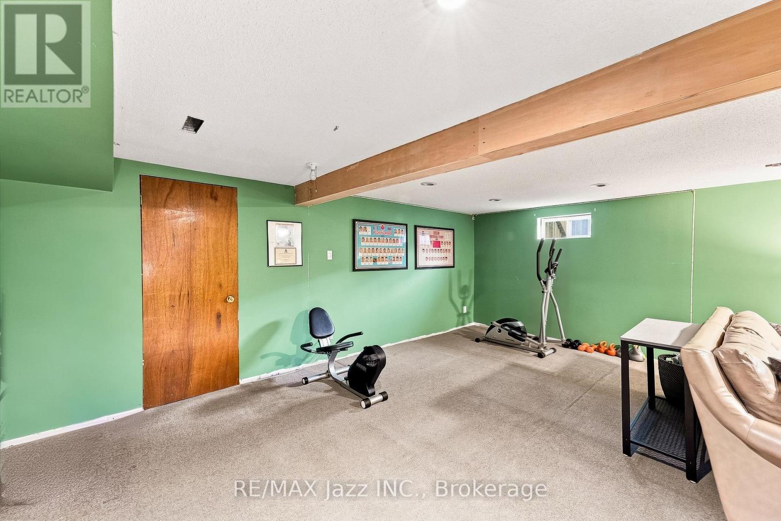 76 CHESTER CRESCENT - 32