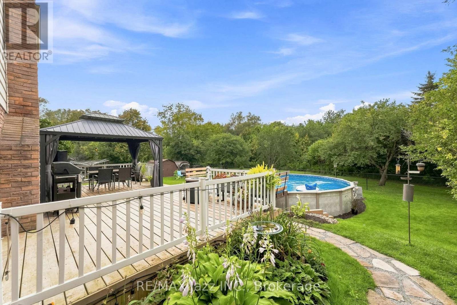 76 CHESTER CRESCENT - 36