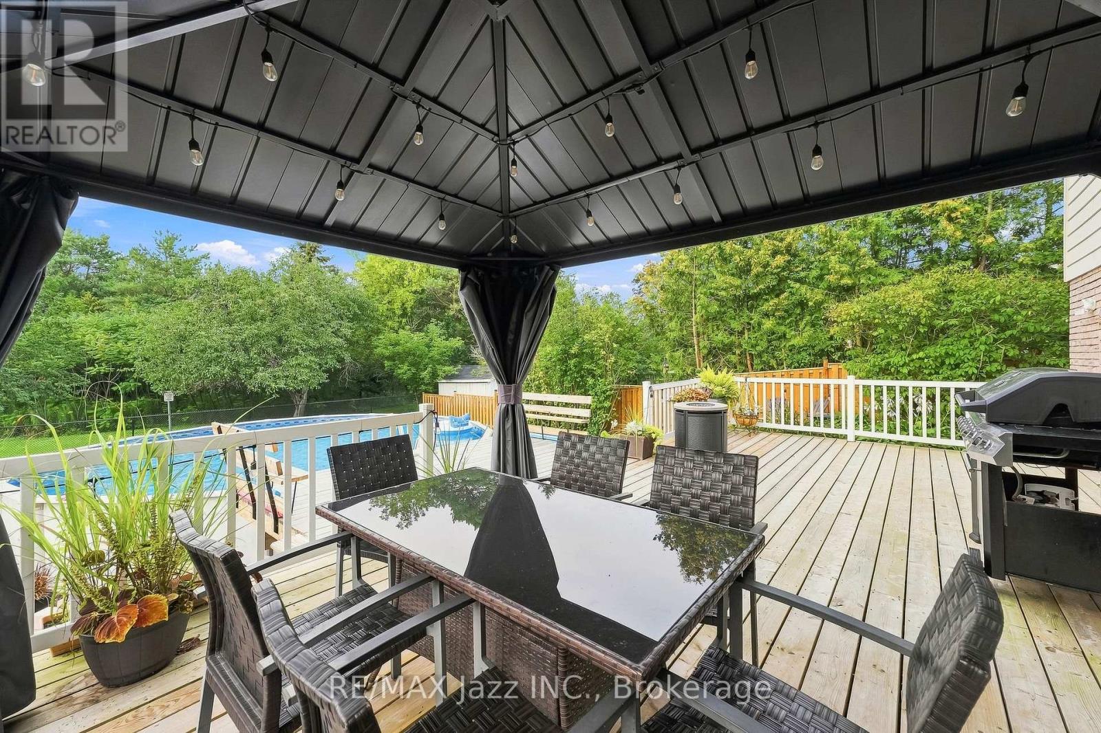 76 CHESTER CRESCENT - 38