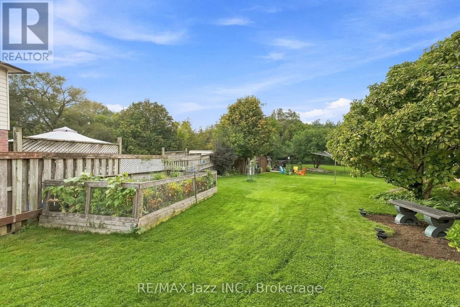 76 CHESTER CRESCENT - 44