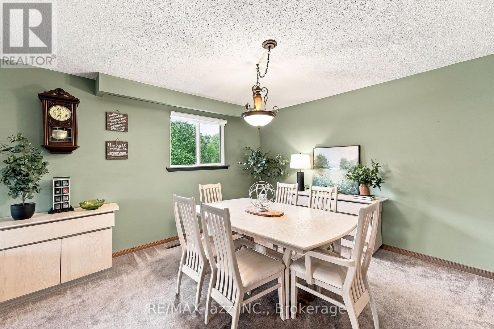 76 CHESTER CRESCENT - 9