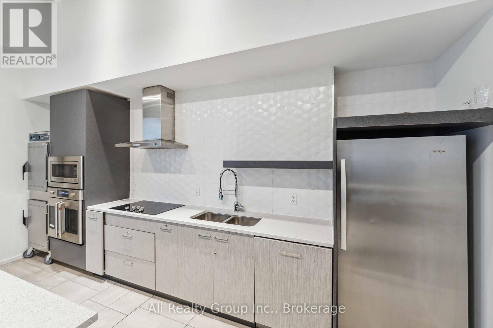 #603 105 CHAMPAGNE AVENUE S - 30