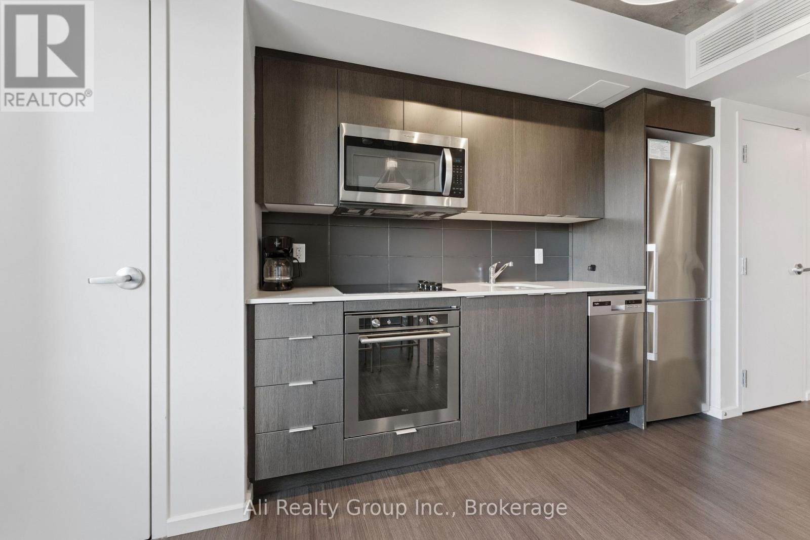 #603 105 CHAMPAGNE AVENUE S - 4