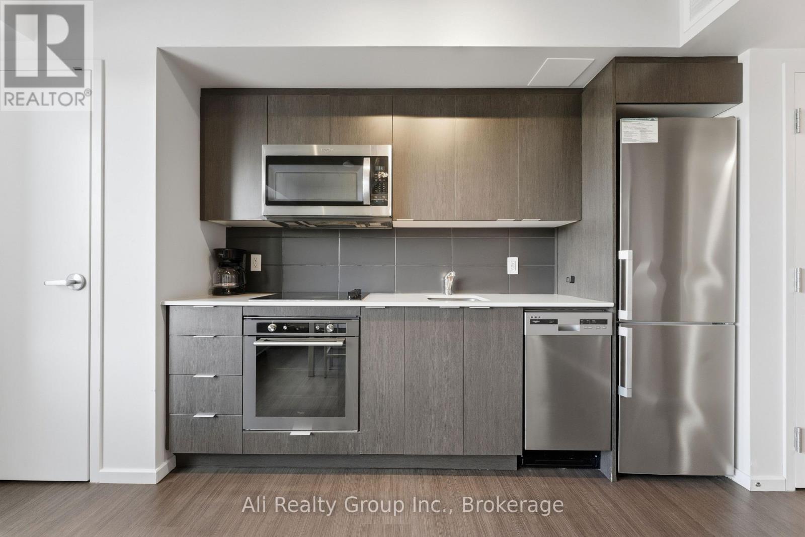 #603 105 CHAMPAGNE AVENUE S - 5