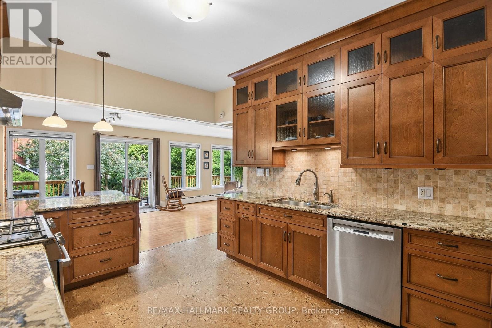195 GLEBE AVENUE - 16