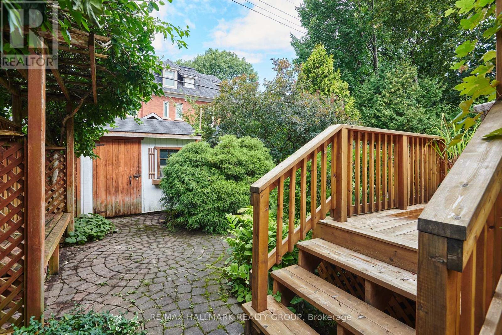195 GLEBE AVENUE - 38