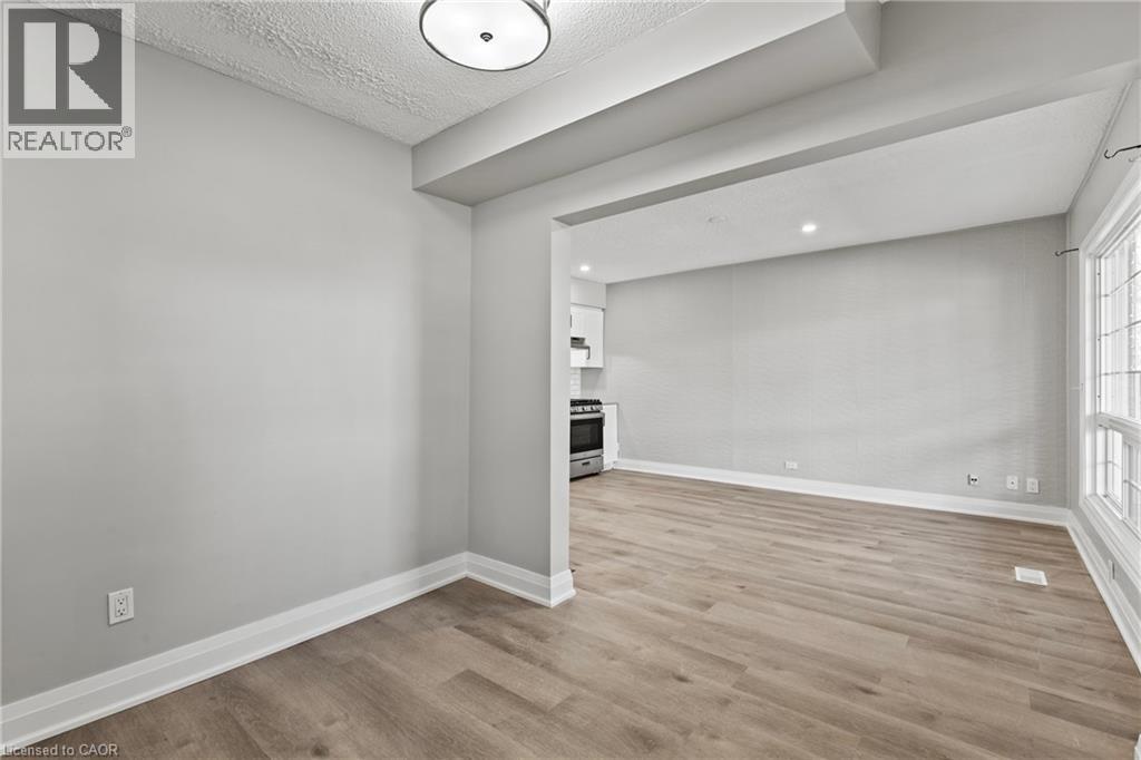 #Upper 15 MCCORMICK Street, Welland, Ontario, L3C4L8, Welland, Ontario — photo 5 of 5