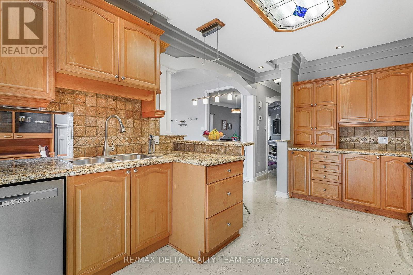 2040 SUNLAND DRIVE - Image 8