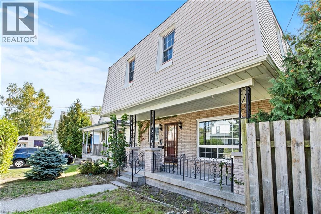 #Upper 15 MCCORMICK Street, Welland, Ontario, L3C4L8, Welland, Ontario — photo 2 of 5