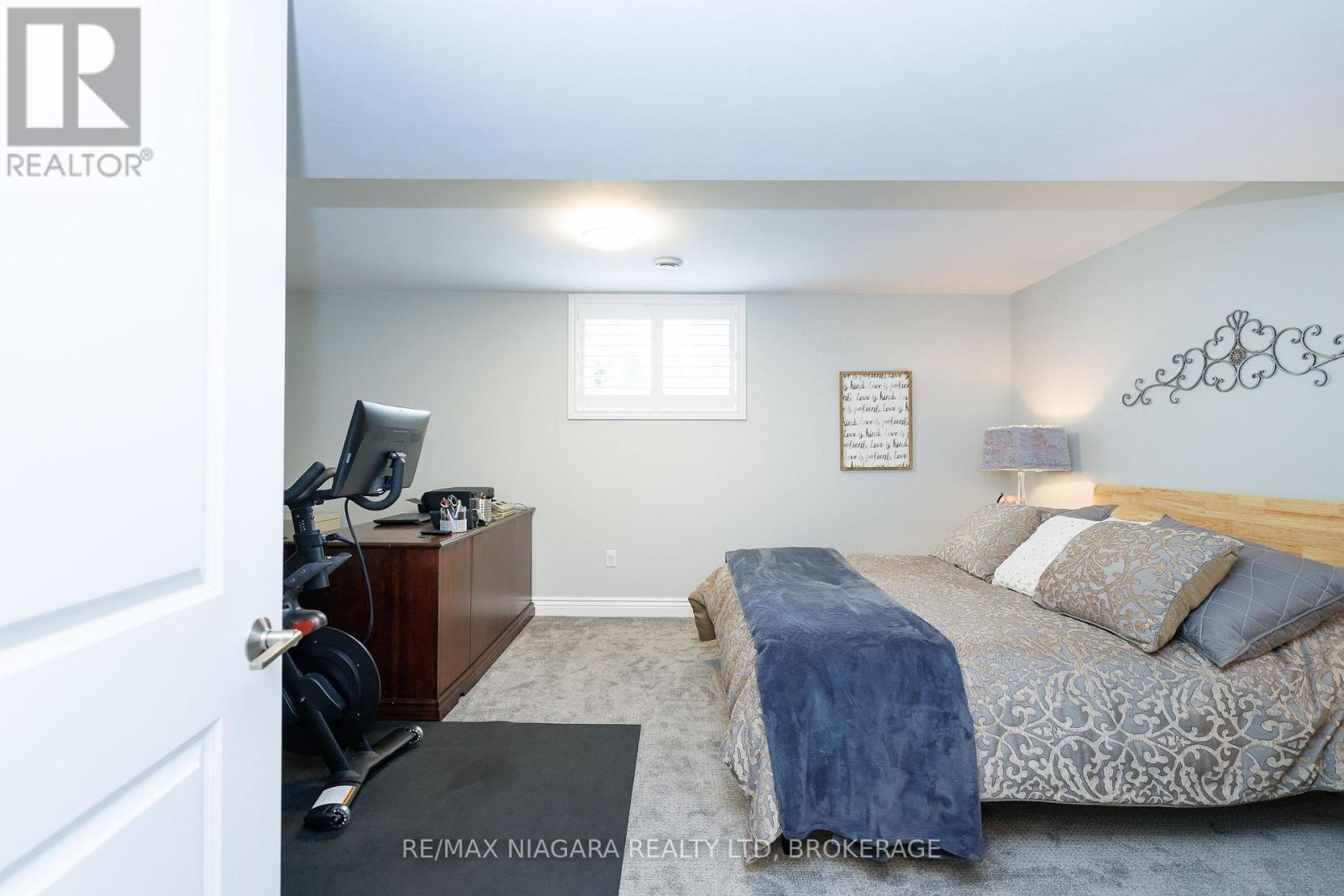36 DERBYSHIRE DRIVE - Image 19