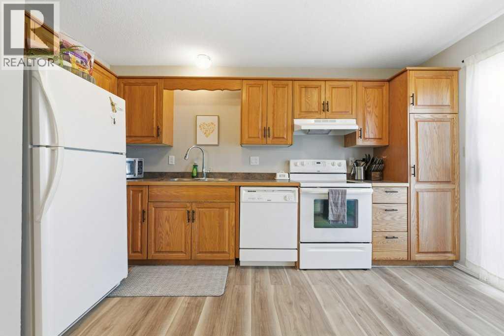 Listing photo – 3702 51 Avenue, Red Deer