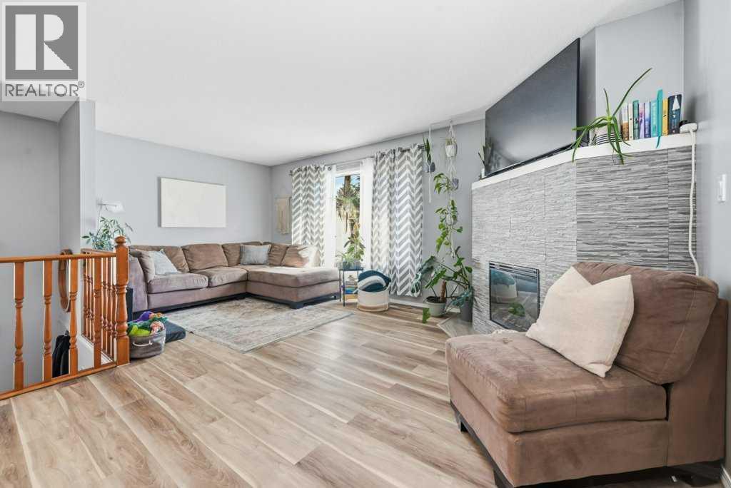 Listing photo – 3702 51 Avenue, Red Deer