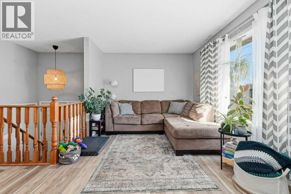 Listing photo – 3702 51 Avenue, Red Deer