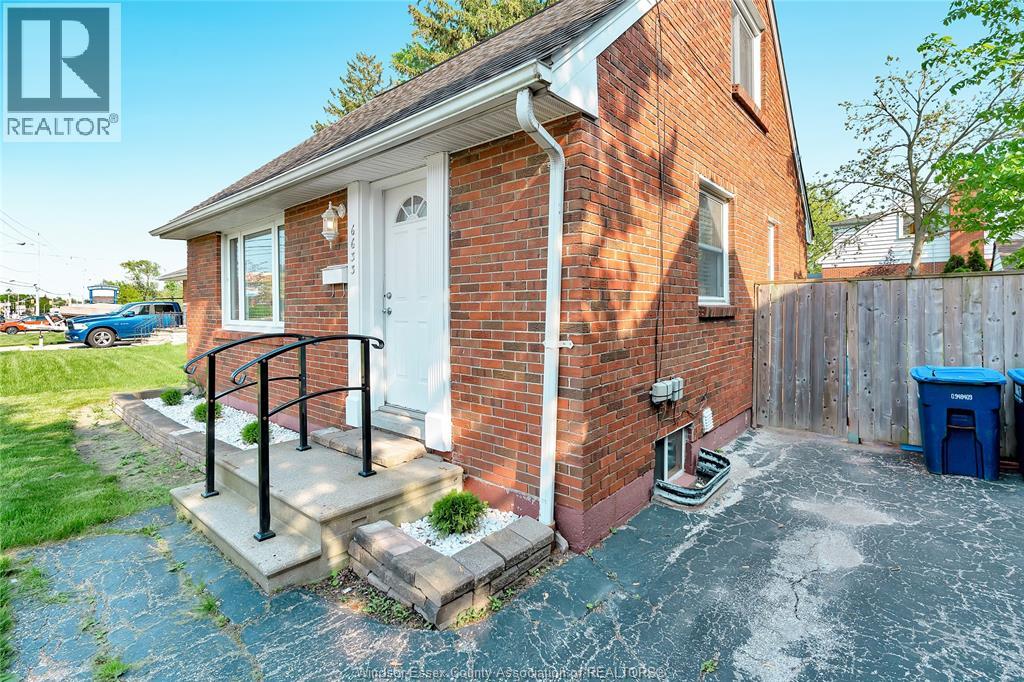 6633 WYANDOTTE Street, Windsor, Ontario, N8S1P5, Windsor, Ontario — photo 2 of 5