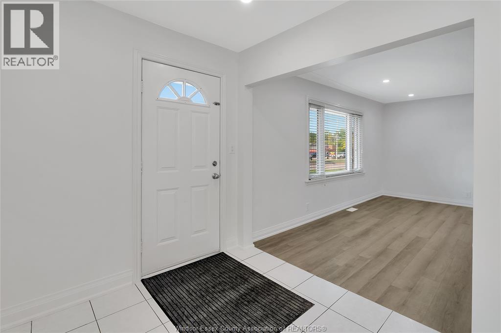 6633 WYANDOTTE Street, Windsor, Ontario, N8S1P5, Windsor, Ontario — photo 3 of 5