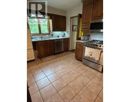 Kitchen - 90 Harbourview, Kingsville, ON N9Y2J2 Photo 9