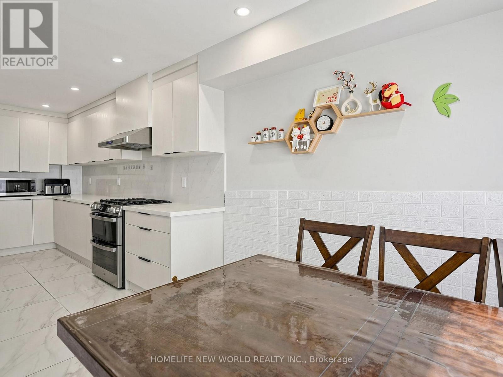 #40 90 CROCKAMHILL DRIVE - 14