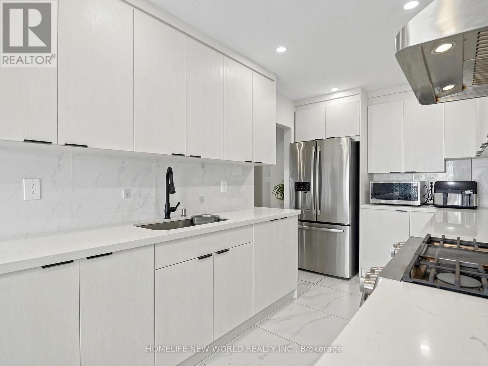 #40 90 CROCKAMHILL DRIVE - 16
