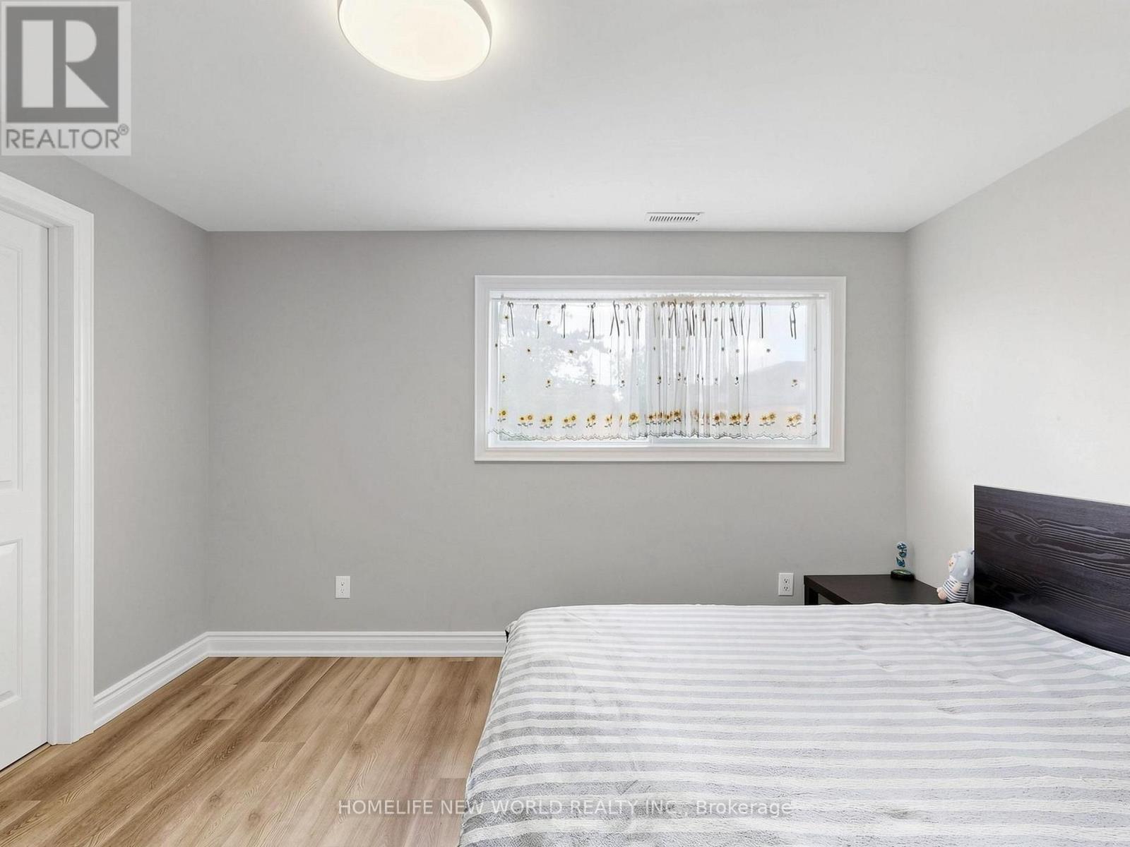 #40 90 CROCKAMHILL DRIVE - 26