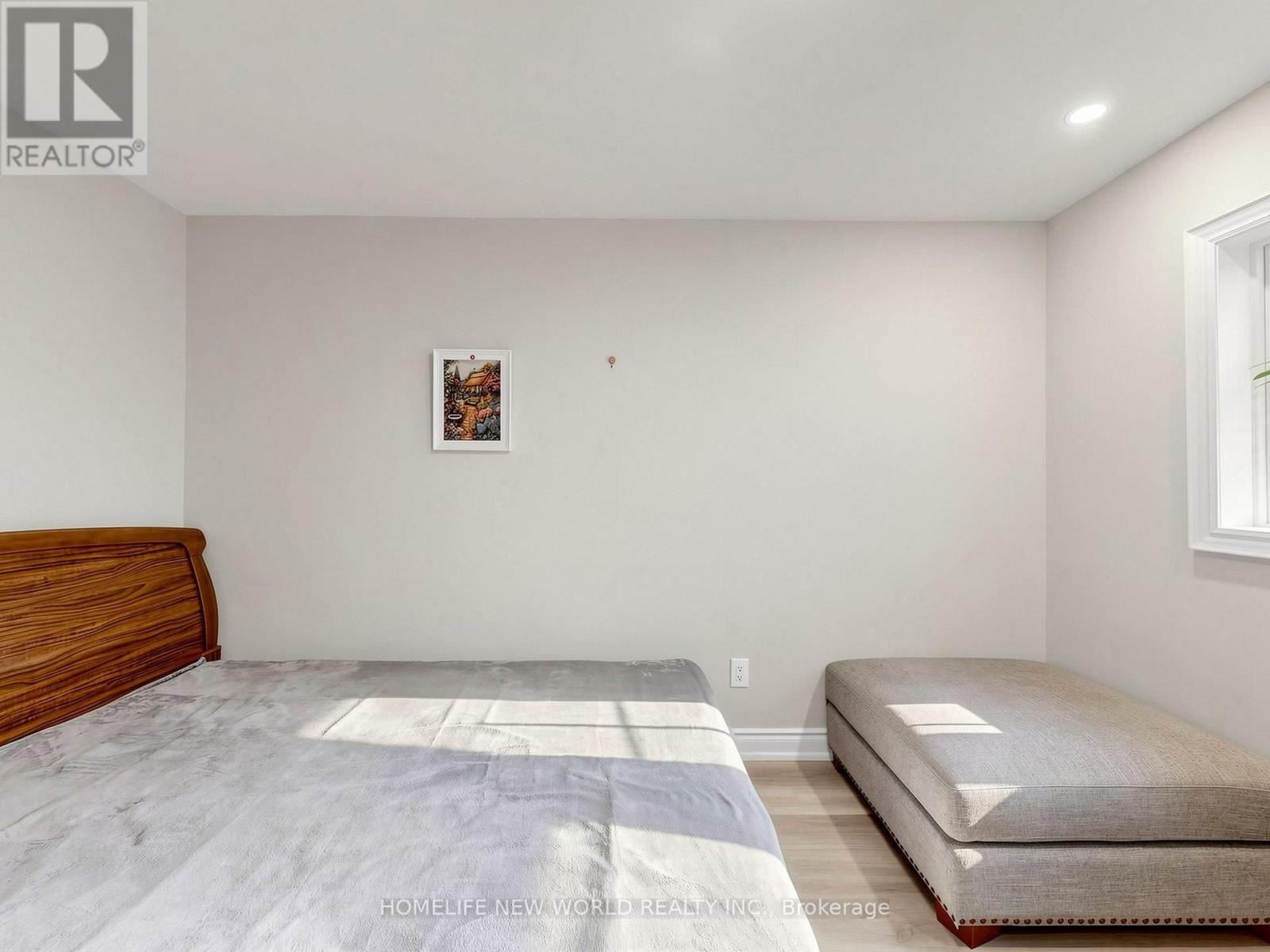 #40 90 CROCKAMHILL DRIVE - 32