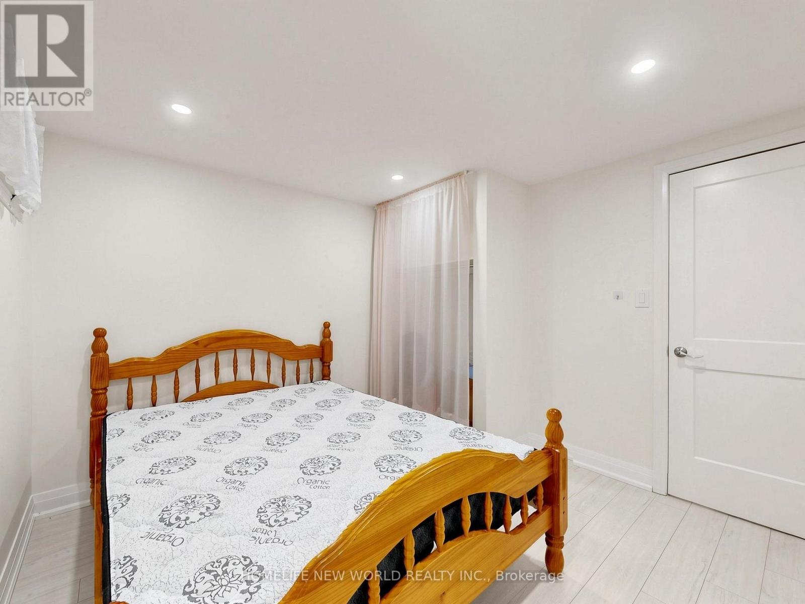 #40 90 CROCKAMHILL DRIVE - 37