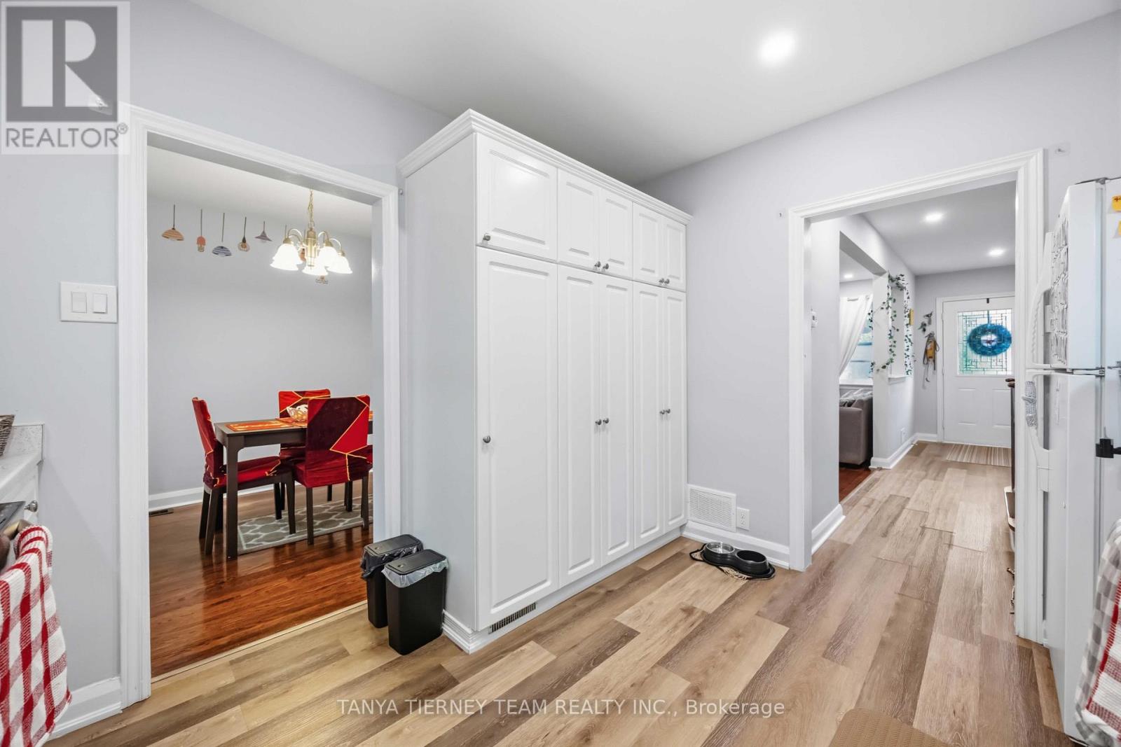 118 ROSSLAND ROAD W - 13