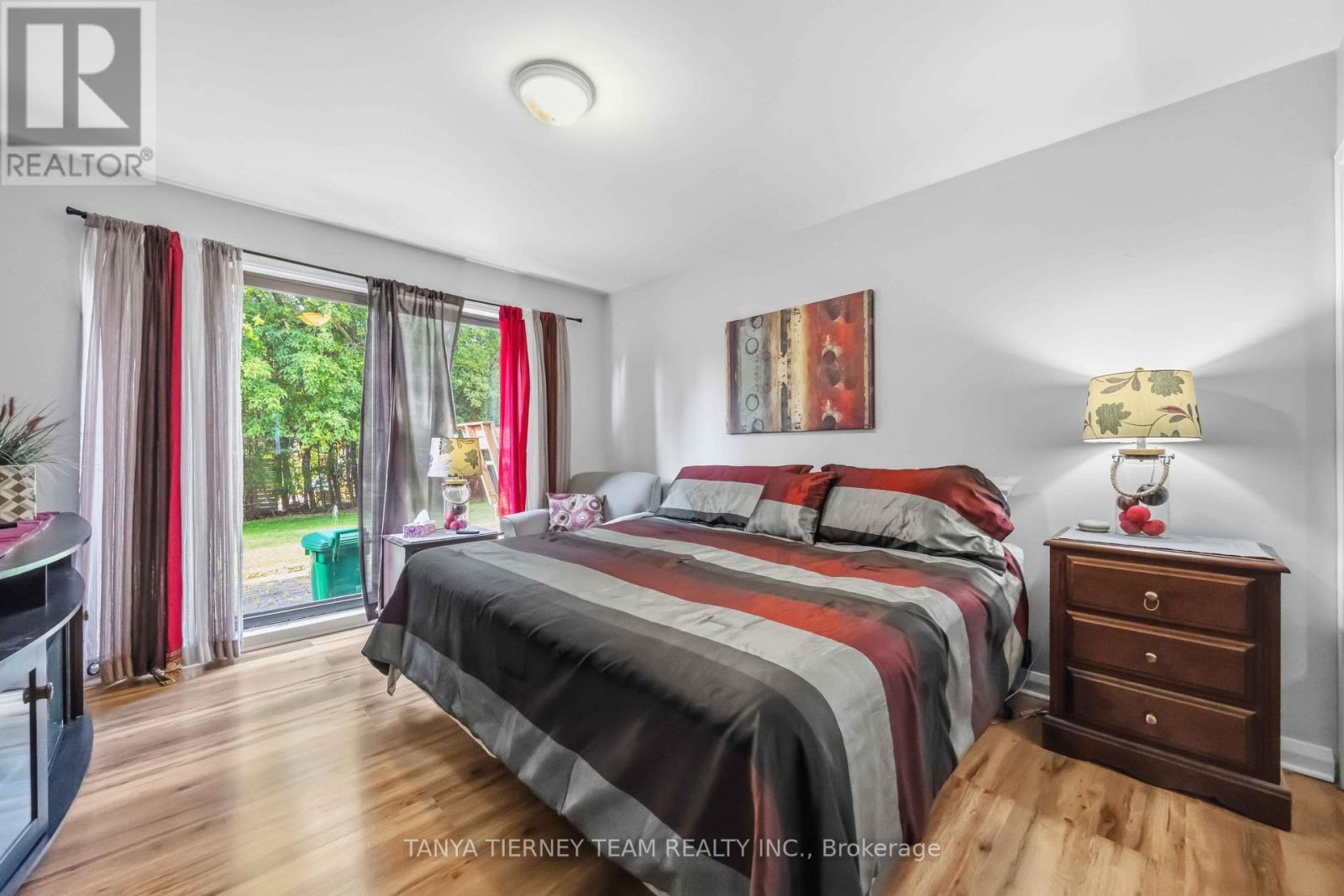 118 ROSSLAND ROAD W - Image 17
