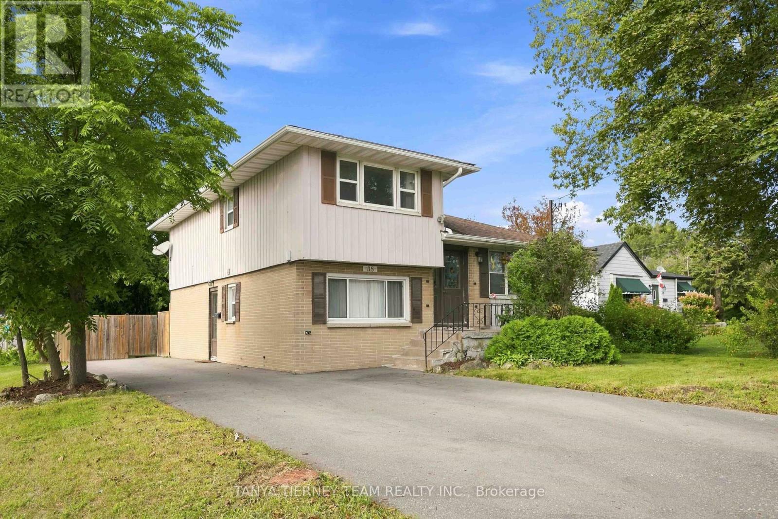 118 ROSSLAND ROAD W - 2