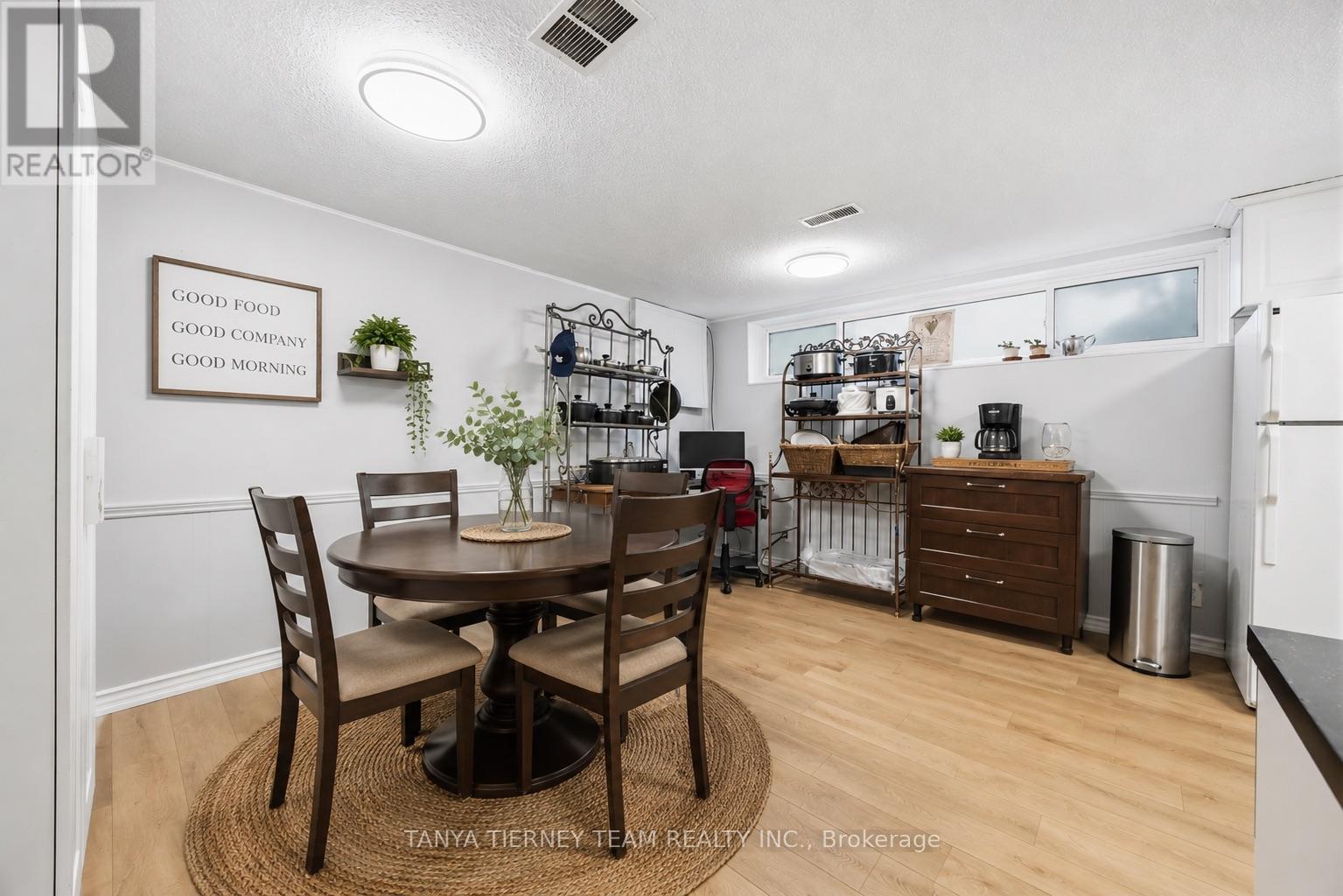118 ROSSLAND ROAD W - 27