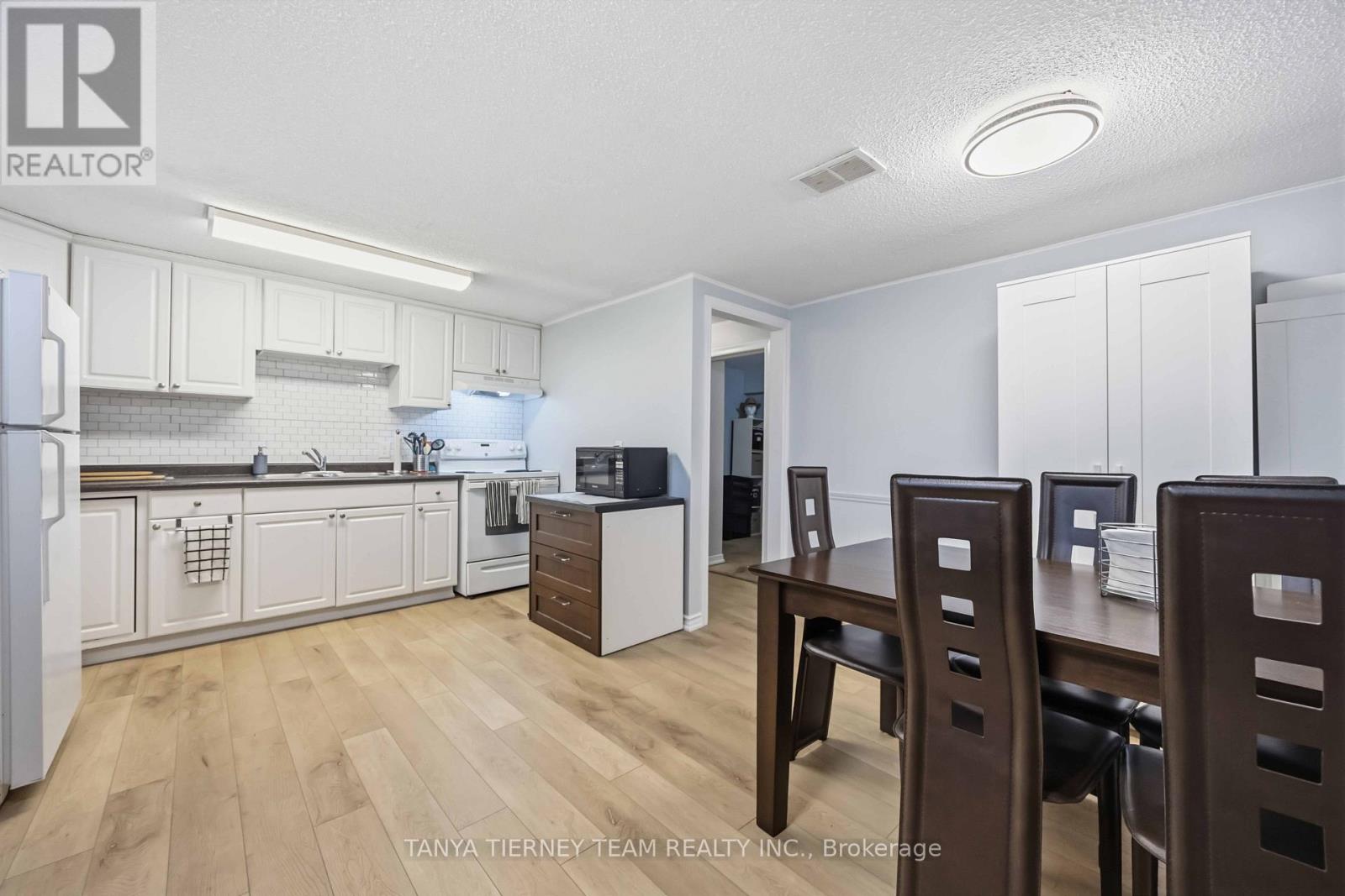 118 ROSSLAND ROAD W - 28