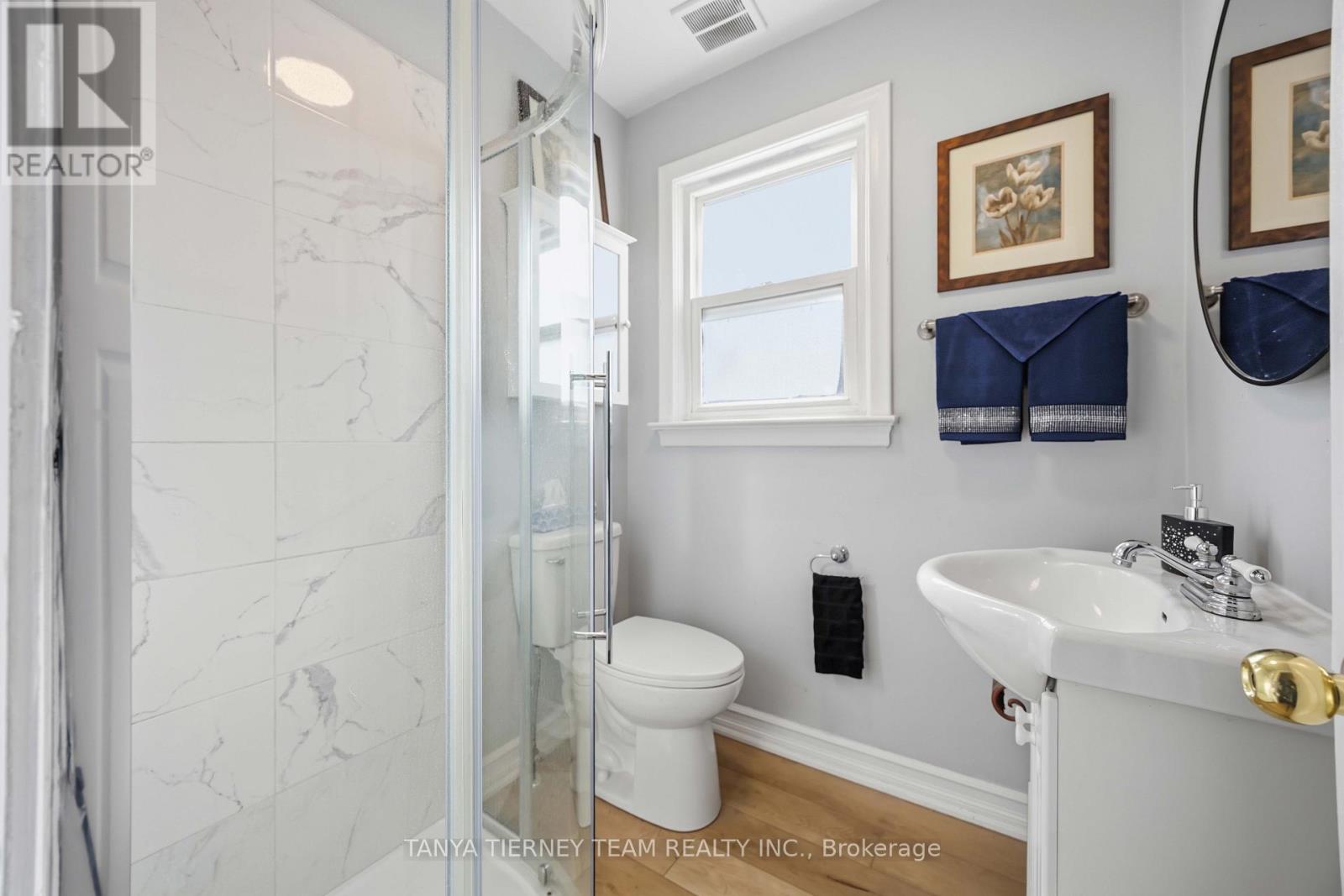 118 ROSSLAND ROAD W - Image 29